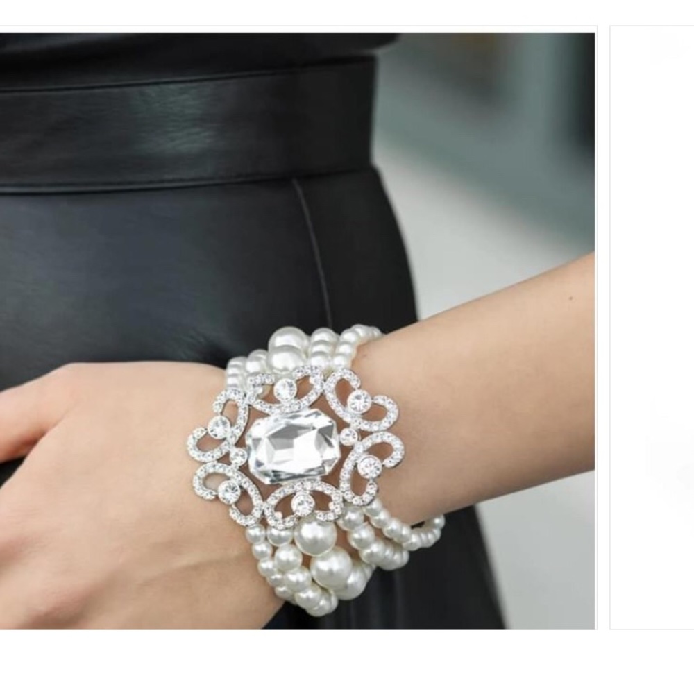 Beautiful Elegant Pearl Bracelet